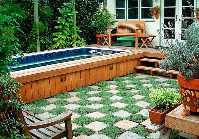 6 ideas de piscinas en el patio trasero para preparar tu jardín para las actividades de verano