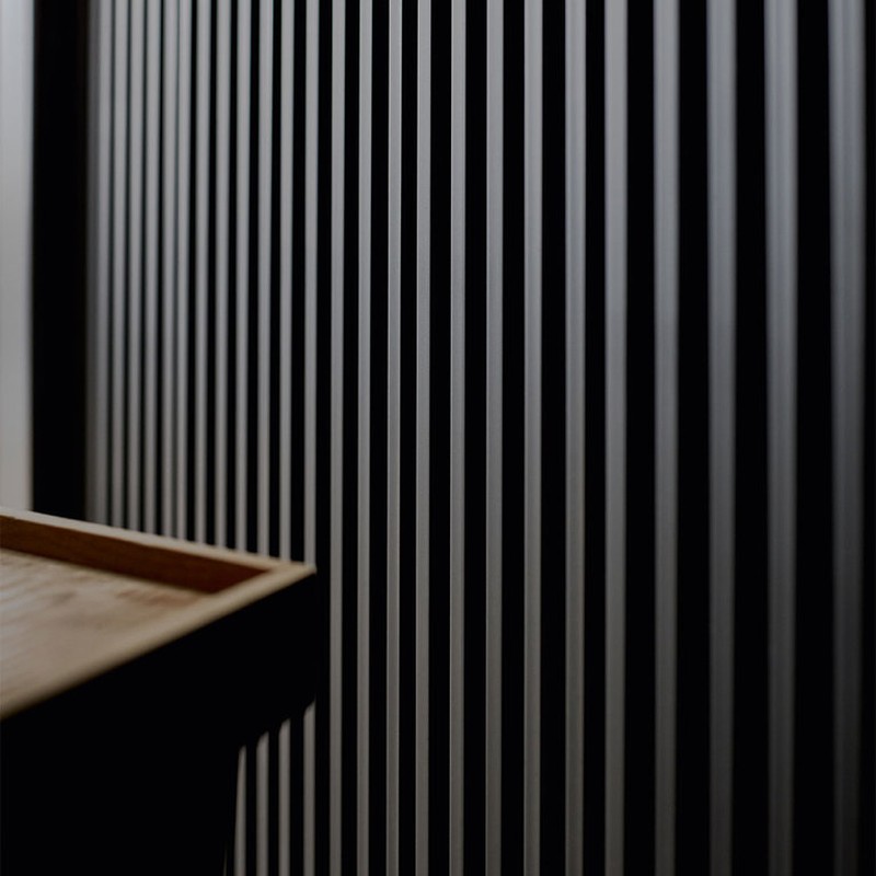 Panel listones de madera liso Antracita Line-L 265x12,2x2,1 cm — Decosola