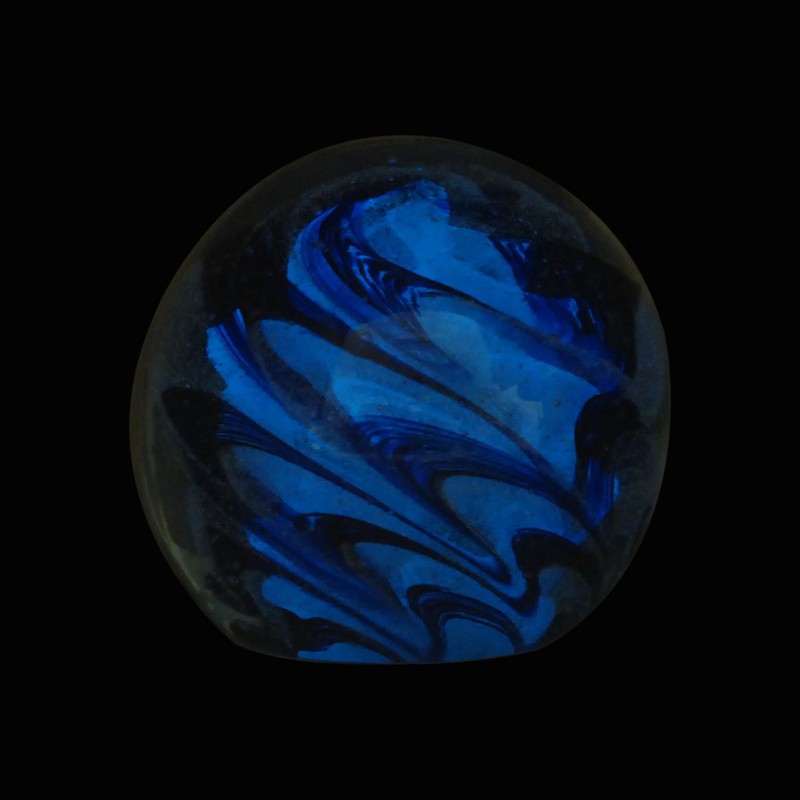 Pisapapeles Cristales Cristalvidrio azul verde Medidas: 8 cm x 8 cm x 8 cm  Material: Cristal, Vidrio Peso neto: 695 grs. — Decosola